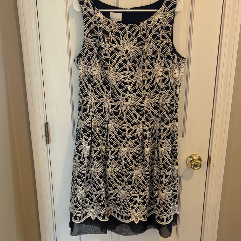 Donna Morgan size 14 navy Dress with white Lace Overlay Sleeveless mid